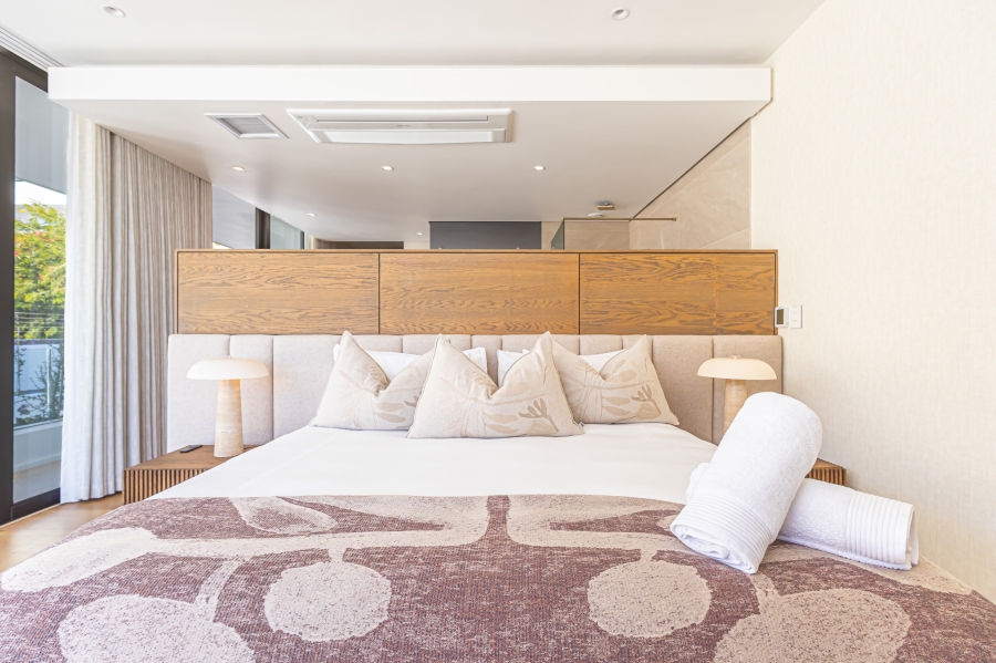 To Let 4 Bedroom Property for Rent in Fresnaye Western Cape